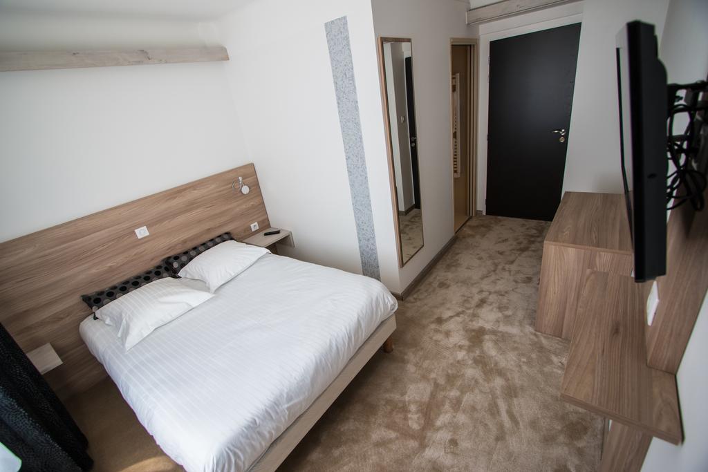 Hotel Les Voyageurs Modane Quarto foto